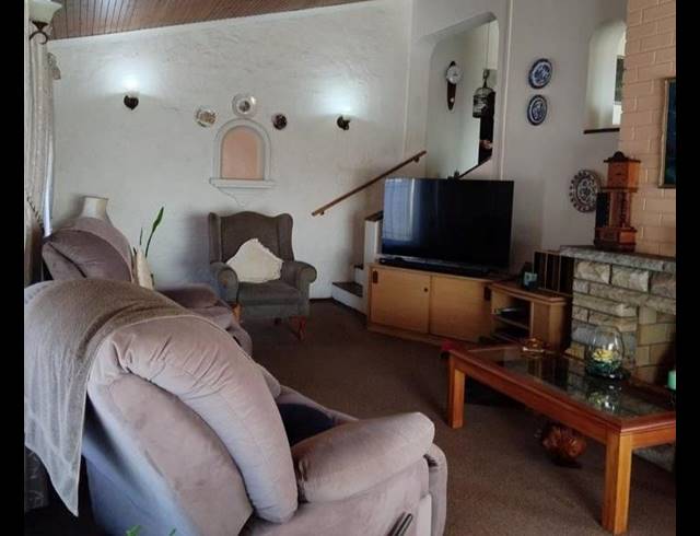 3 BEDROOM HOUSE FOR SALE IN BLUFF